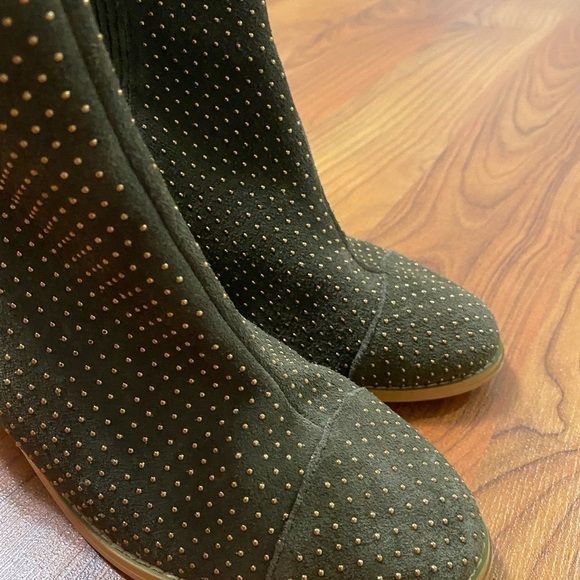 ANTHROPLOGIE Aerin Olive suede studded booties boots pull on fall winter sz 8.5 - Picture 2 of 11